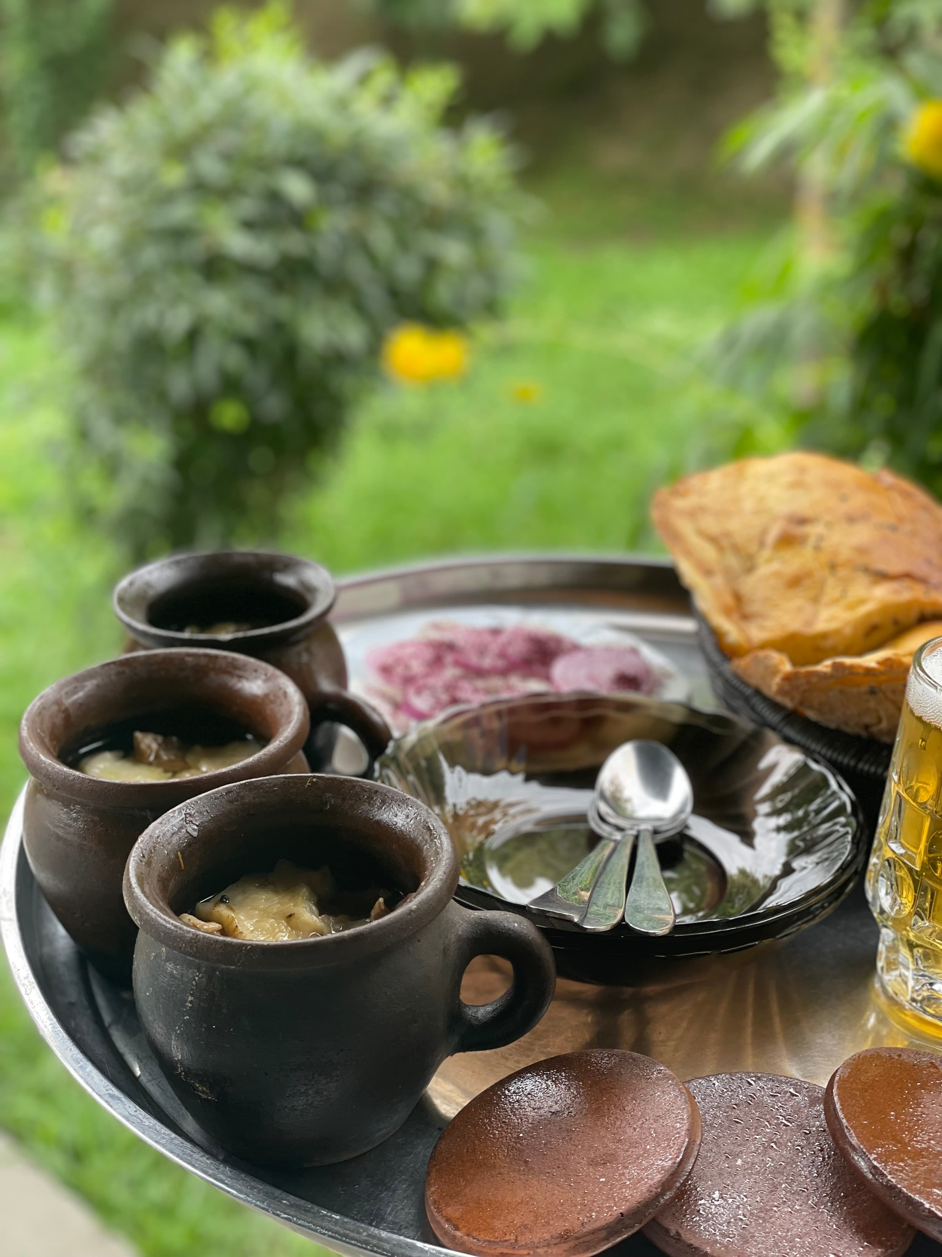 HopeLake restoranında avar plovu, ferma məhsulları ilə hazırlanmış